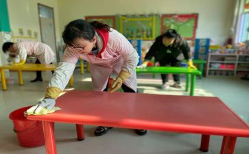 2024中班保育员个人学期工作总结6篇